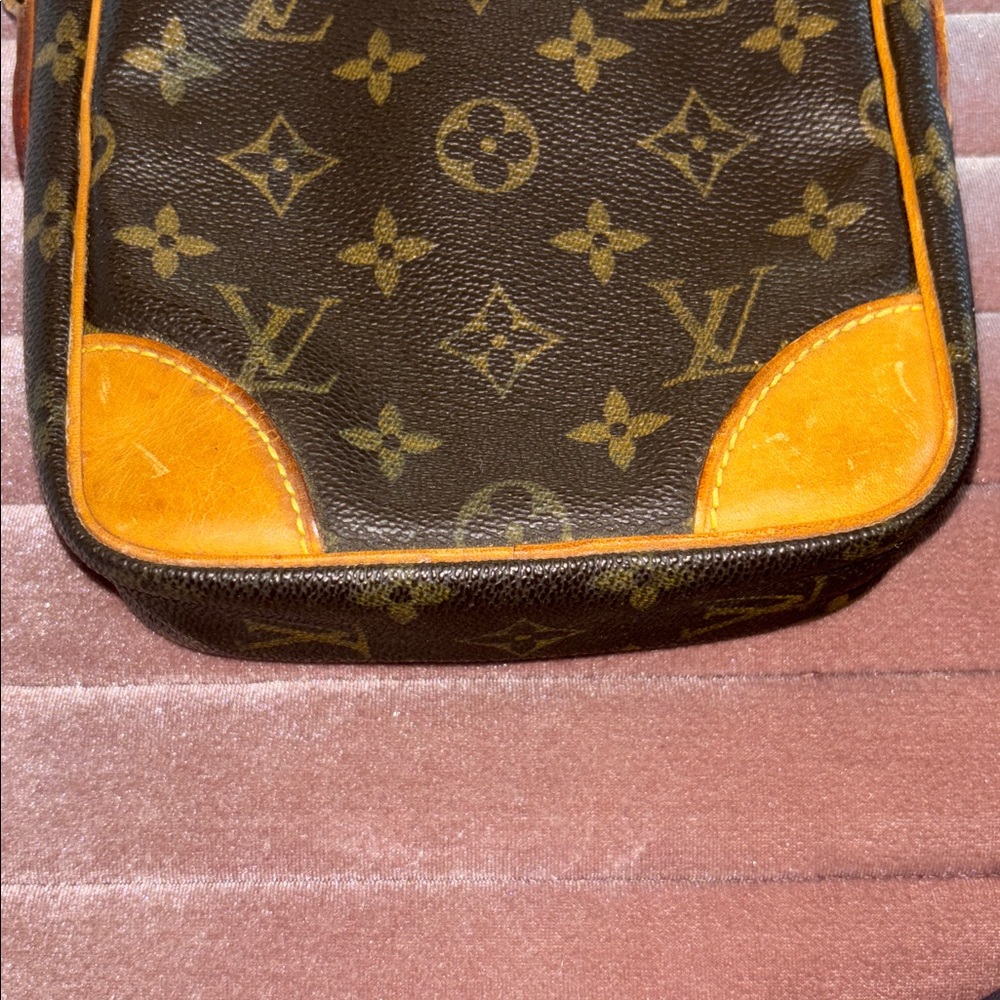 Louis Vuitton Danube Crossbody Bag - Picture 2 of 10